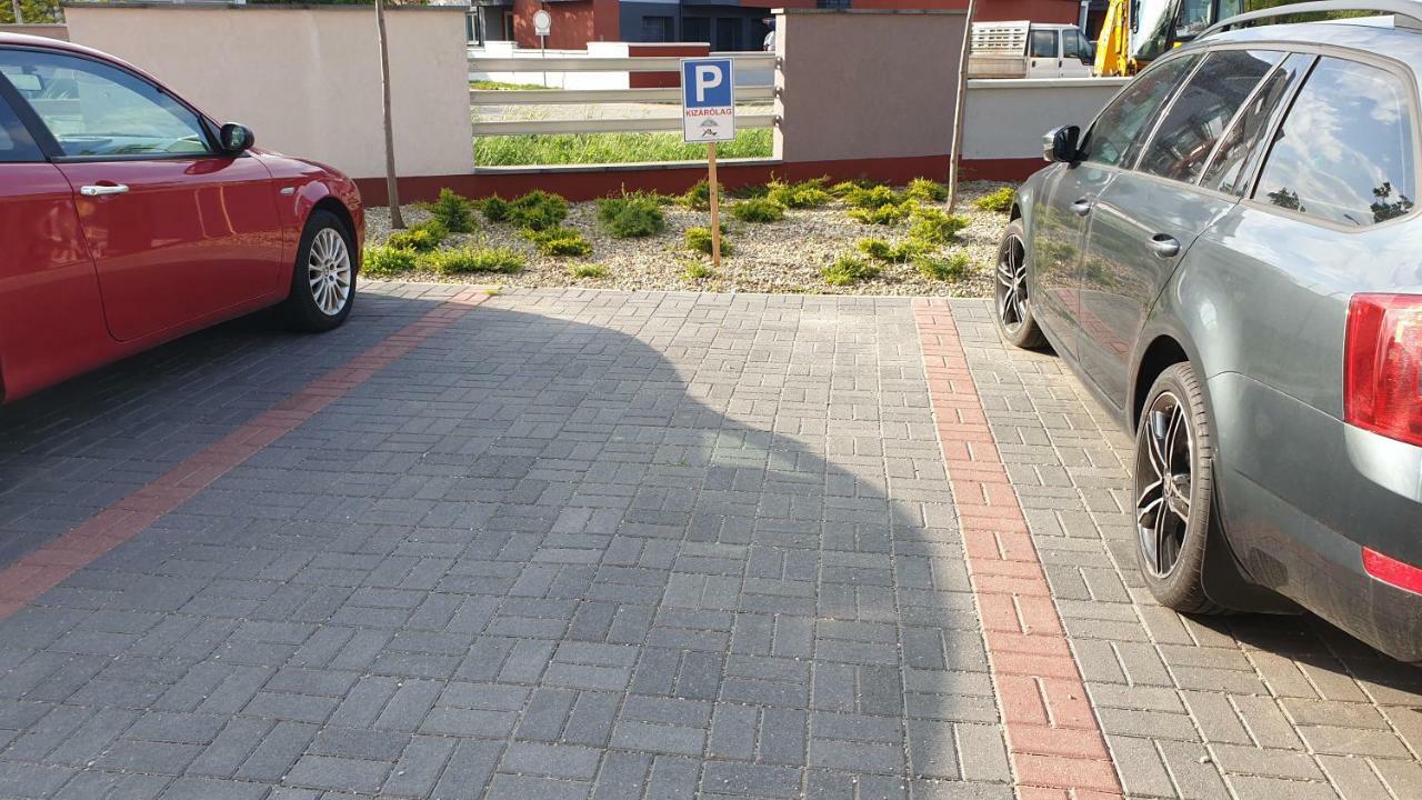 Aqua Apartman Тисауйварош Экстерьер фото